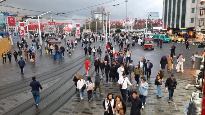 K TELEFERK HATTI HAVA MUHALEFET DOLAYISIYLA LETMEYE KAPATILDI    Maka-Takla ve Eyp-Piyer Loti teleferik hatlarnn hava muhalefeti nedeniyle iletmeye kapatld duyuruldu.    Metro stanbul'un sosyal medya hesabndan yaplan paylamda, TF1 Maka-Takla ve TF2 Eyp-Piyer Loti teleferik hatlarnn hava muhalefetinden dolay iletmeye kapatld akland.