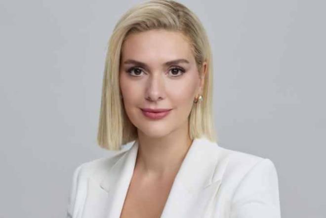 Komularnn srekli parti verip, grlt karmas sonucu iyice daralan oyuncu, Londra'da baka bir mahalleye tand