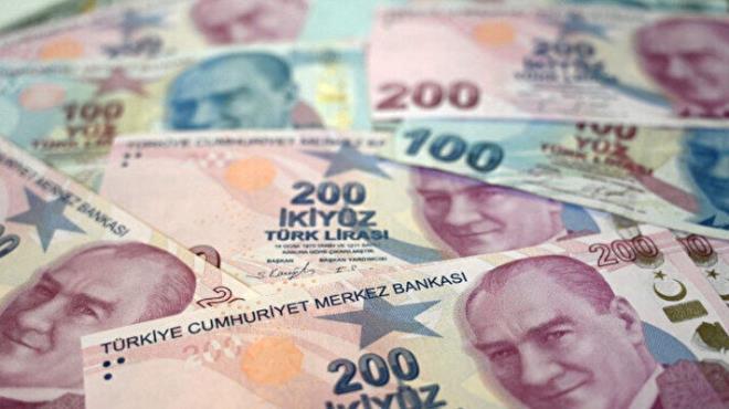 Ksmi emeklilik, emeklilik yana gelmeyen sigortallarn, alma gcnn ve i deneyiminin en az %60'n kaybetmesi durumunda, emeklilik ya artn yerine getirmeden emekli ayl almaya hak kazanmasdr. Ksmi emeklilik maa tutar hizmet sresinin doldurulduu zamana gre deiiklik gsterir. Emeklilik kapsamnda yer alanlar konu hakknda detaylar merak ediyor. te ksmi emeklilik iin son gelimeler...