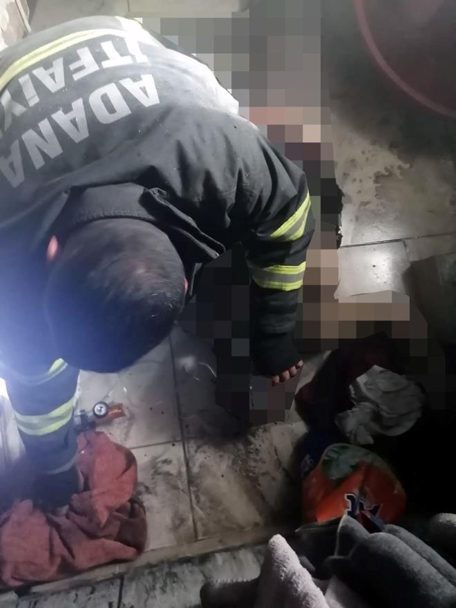 lk mdahalesi yaplan Fadime K., ambulansla Adana ehir Eitim ve Aratrma Hastanesi?ne kaldrld. Yank Youn Bakm nitesi?ne alnan Fadime K., entbe edildi.