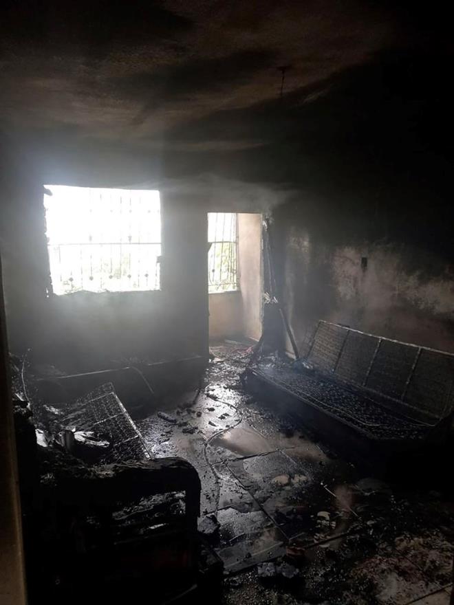 Olu E.G.?yi (17) alveri iin markete gnderen Muhammet G., iddiaya gre, yanc maddeyle evi atee verdi. Alevler ksa srede tm evi sararken, Muhammet G. ise Fadime K.?yi eve kilitleyip, otomobille kat.