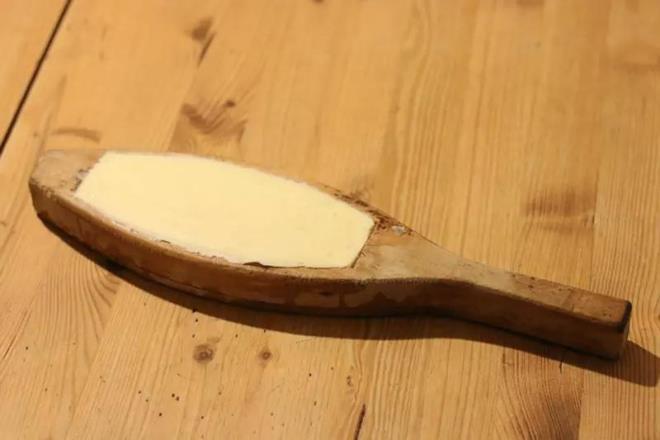 Aldnz tereya hakknda kukularnz varsa, tereyandan kk bir para alp scak suya atn. Gerek tereya tek parada ufalarak erir, eer paralara ayrlarak eriyorsa o tereya deil margarindir.