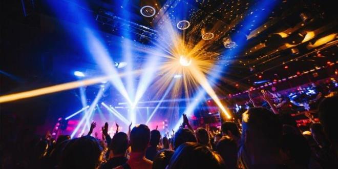 Getiimiz yllara oranla sahne fiyatlarn iki ya da  katna karan nl sanatlar iin belirlenen rakamlar adeta dudak uuklatt.