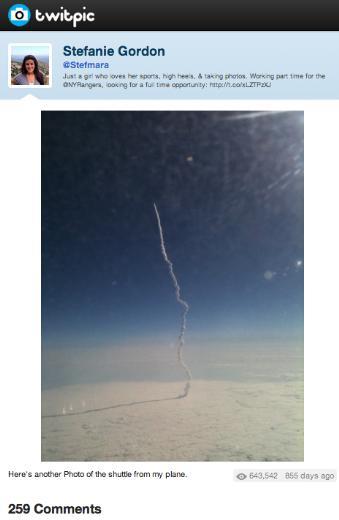 NASA'nn uzay arac Endeavour'un 16 Mays 2011'deki son seyahati srasnda Stefanie Gordon isimli kullancnn uaktan ektii bu benzersiz grnt Twitter'da 600 binden fazla kez paylald. Fotoraf bu kadar ses getirmeden nce Twitter'n gcnn farknda olan NASA yetkilileri frlatmann perde arkasn izlemeleri iin 150 takipisini davet etmiti.