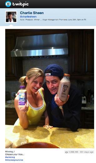 ABD'li aktr Charlie Sheen 11 Mart 2011'de att ilk tweet'e gzel bir kadnla beraber ektirdii fotorafn eklediinde "Bir milyon takipiye en hzl ulama" rekorunu krarak Guinness'e adn yazdrd