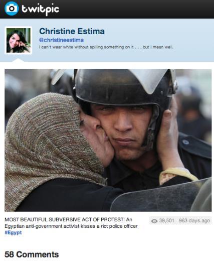 25 Ocak 2011'de Msr'da balayan devrim hareketinde paylalan etkileyici kareler sayesinde tm dnya, sosyal medyann toplumsal olaylardaki harekete geirici gcn fark etmeye balad.