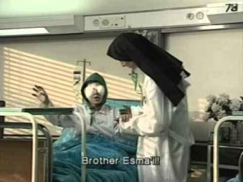 srail komutanlarndan saac Owen'n gzleri grmeyen bir olu vardr. Owen, kendi ocuunun gzlerinin grmesi iin Filistinli bir ocuun gzlerini almak istemektedir. Filistin'de bir mlteci kampndaki okula gz muayenesi iin bir salk heyeti gnderen Owen'n asl amac ocuu iin uygun gzleri bulmaktr. Yaplan muayeneler srasnda doktorlar Zehra'nn deniz kadar mavi ve gzel gzlerini beenirler. saac Owen iin imdi yaplacak tek ey kalmtr; Zehra ve ailesine bir oyun oynayp Zehra'nn gzlerini almak.