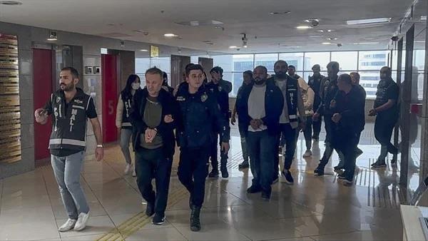 Soru�turma kapsam�nda tutuklanan Mustafa �zalp'le ilgili de yak�n arkada�� oldu�unu, �evrede "M�st�k" olarak bilindi�ini, reklam ajans� oldu�unu, �ubelerin sosyal medya hesaplar�n� y�netti�ini, ayn� zamanda Dilan Polat Ankara Mamak ve Dilan Polat �orum �ubelerinin orta�� oldu�unu beyan etti.