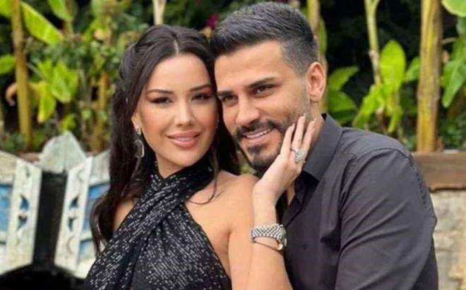 Polatlar soru�turmas�nda �ok edici detaylar ��kmaya devam ediyor. Sinem S�la Do�u'nun cep telefonunun bilirki�i incelemesinin sonu�lar� soru�turma dosyas�nda yer ald�. Tutuklanan Engin Polat, verdi�i ifadede hesab�ndan ��kan milyonlarca liral�k havaleler i�in �u savunmay� yapt�: "25 milyon liran�n 7 milyonunu karde�ime, 18 milyonunu da babama har�l�k olarak yollad�m."