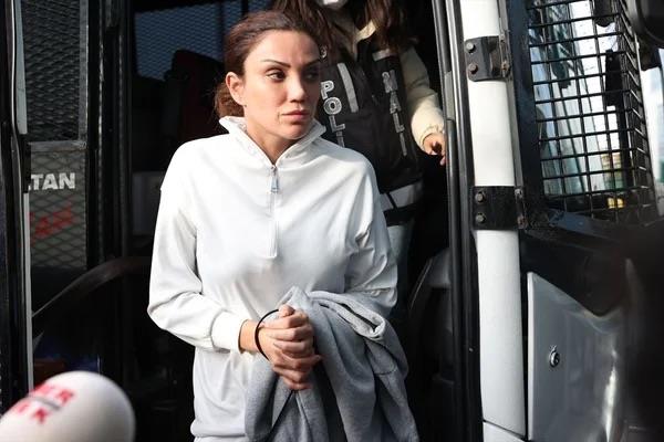 Sinem S�la Do�u'nun cep telefonunun bilirki�i incelemesinin sonu�lar� da soru�turma dosyas�nda yer ald�. S�la Do�u'nun bilirki�i taraf�ndan yap�lan bilirki�i incelemesinde birden fazla ki�iyle komisyon kar��l��� sahte fatura temin etti�inin ortaya ��kmas�yla ilgili ise Engin Polat, bu durumdan haberi olmad���n� ifade etti.