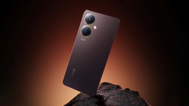 V27, FullHD+ ��z�n�rl�k sunan 90 Hz yenileme h�z�na sahip 6.64 in� IPS LCD ekran�yla kullan�c�lara ba�ar�l� bir g�r�nt�leme deneyimi sunuyor. Telefon 50MP ana kamera ve 2MP bokeh odakl� sens�r� ile kullan�c�lara ultra net foto�raf ve videolar �ekme olana�� veriyor.    Cihaz�n birbirinden g�zel selfie �ekimleri ve g�r�nt�l� aramalar i�in de 8 MP �n kameras� bulunuyor. 5.000 mAh?lik bataryas�yla g�n boyu priz aramadan kesintisiz kullan�m imk�n� veren Y27?nin 780 saatin �zerinde bekleme s�resi bulunuyor.    Bu g��l� batarya sayesinde telefonda 16 saatin �zerinde video izlenebiliyor ve 5 saatin �zerinde mobil oyun oynanabiliyor. 44W h�zl� �arj deste�ine sahip telefon 15 dakikada 0?dan %29?a kadar �arj edilebiliyor.