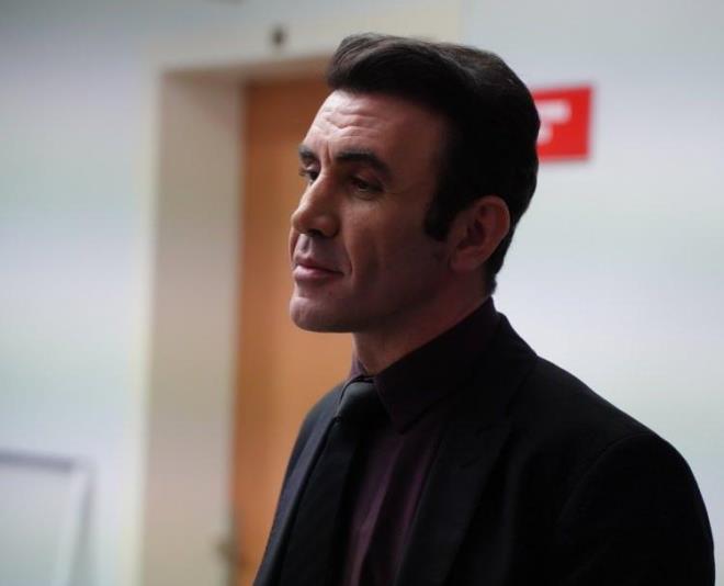 MD BAKA PROJEDE YER ALACAK!    MF Yapm'n yeni dizisi Bahardan nce'yle el skan nl oyuncu Mehmet Ylmaz Ak, Aya zm'n kaleme ald dizide barol oyuncusu olacak. Demet Evgar'n ise kadn barol oyuncusu olarak seildii yeni dizide nl ikilinin kar koca rollerini oynayaca renildi. Demet Evgar ve Mehmet Ylmaz Ak'n yer alaca yeni dizi Kore dizisi olan Doctor Cha'dan uyarlanarak Show TV iin hazrlanacak.