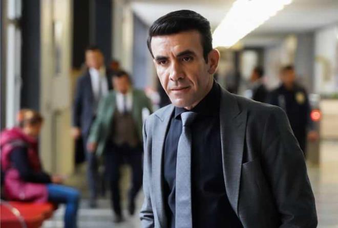 'ENDE EDECEK BR DURUM YOK' DEMT!    Yarg dizisinde alrken yapm irketiyle sorunlar yaayan Mehmet Ylmaz Ak, sosyal medyadan yaplan aklamalar ile sk sk gndeme gelmiti. Yarg dizisinden ayrlrken yapt aklama ile salk durumunu gereke gsteren  Mehmet Ylmaz Ak, paylam srasnda  "lke olarak hepimizi derinden etkileyen deprem ve sonras srete, zor gnler geiren ailem ve sevdiklerimin her anlamda yannda olabilmek adna aldm bu karar, anlayla karlayan Ay Yapm ile ekibe teekkr ederim. Salmla alakal uzun vadede endie edilecek bir durum yoktur" demiti.