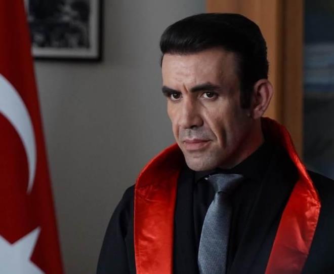 "HBR EY GRND GB DELDR"    Yapm irketinin aklamasn kendi sosyal medya hesabndan paylaan senarist Sema Ergenekon ise "Bazen hibir ey grnd gibi deildir" yazarak dikkatleri zerine ekmiti.