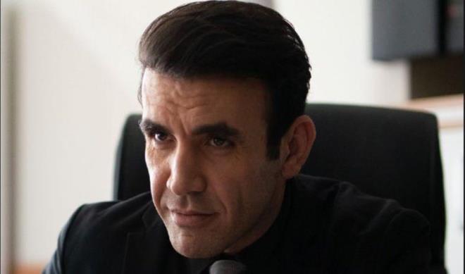 "Kaytsz kalnmtr. Hem Yarg izleyicilerine, bensiz de devam edeceine inandm hikayesine, iin senaristlerine, ynetmenine, ekibine, meslektalarma saygda kusur etmemek iin, anlaynza snarak daha da detayl yazmamay uygun gryorum. 55 blmdr emek verdiim Yarg dizisi tarafndan, eksik, tarafl aklamalarla yaplan bu ithamlar ve kariyerime verilmesi istenen bu zarar hak etmiyorum. Adaletli de bulmuyorum." diyerek sz konusu durumu izah etmiti.