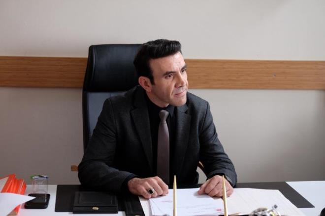 zellikle sosyal medyada olduka ses getiren yapm, Yarg dizisinin barol oyuncularndan Mehmet Ylmaz Ak, salk sorunlarn gereke gstererek dizinin yeni sezonunda yer almamaya karar vermiti. Bir sredir inzivaya ekilen Mehmet Ylmaz Ak, sosyal medya hesabndan Bahardan nce isimli yeni bir dizide rol alacan duyurdu.