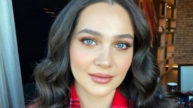 DN ALIVERNE IKTI<br>    Yeni projeler okuduunu syleyen Glsim Ali, "Bu arada bol bol dinlenme frsat da buldum. Bugn de yakn bir arkadamn dn iin kyafet bakmaya geldim" ifadelerini kulland.