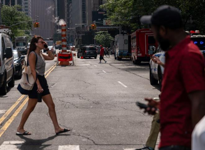 klimin etkilerinin en ok Ekvator'a yakn gelimekte olan lkelerde hissedildiini dile getiren Pershing, "ABD, Hindistan, Japonya ve Avrupa'da iklim kaynakl ar scaklarn grlmesi hi kimsenin iklim deiikliine kar gvende olmadnn gstergesi." ifadesini kulland.    Imperial College London Grantham Enstits Kdemli retim Grevlisi Friederike Otto ise fosil yaktlar kullanlmaya devam ettike scaklk artnn sreceine iaret ederek, "Kresel scaklk artn 1,5 dereceyle snrlandrmak istiyorsak, snrlandrabiliriz ancak bunun iin fosil yakt kullanmn durdurmamz gerekiyor. u anda yeterli teknoloji ve politikalar var. Bunlarn uygulanmas gerekli ve u an bu politikalar uygulanmyor. Bir 20 yl daha beklersek, scaklklar daha da artacak 1,5 dereceyi am olacaz. O yzden yaplmas gerekenlere hemen balanmal." deerlendirmesinde bulundu.