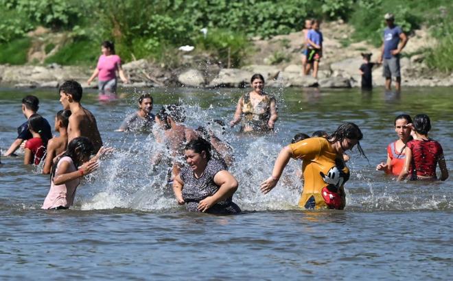 Fosil yakt kullanm ve dier insan faaliyetlerinin bir sonucu olan iklim deiikliinin etkisiyle bu dnemin, yaklak 125 bin yln en scak 12 aylk dnemi olmasnn muhtemel olduu da tespit edildi.
