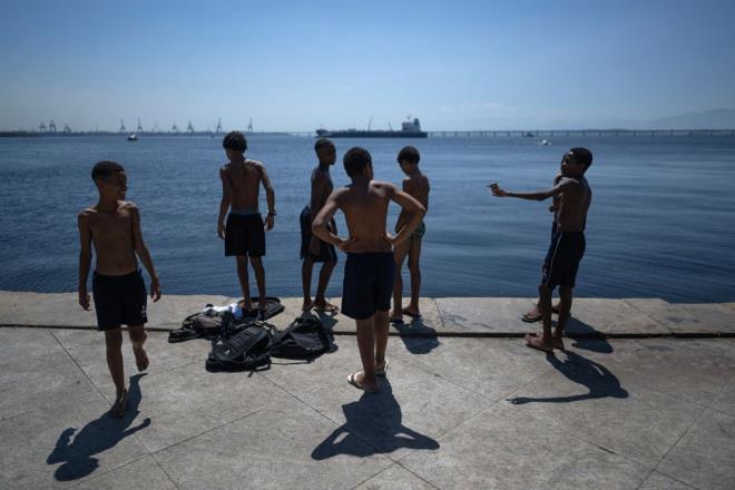 TRKYE NFUSUNUN TAMAMI SICAK HAVA DALGASINA MARUZ KALDI    Trkiye'de ortalama scaklk art Kasm 2022-Nisan 2023 dneminde 1,6 derece, Mays-Ekim 2023 dneminde 1,1 derece oldu.    Analizde, scaklk deerlerinin lld byk ehirler arasnda yer alan stanbul'da 12 aylk dnemde ortalama scaklk art 1,2 dereceye ularken, Ankara'da 0,9 dereceyi buldu.