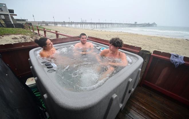 Pozitif CSI seviyeleri 1 ila 5, scaklklarda iklim deiikliinin tespit edilebilir etkisi olduu anlamna geliyor. CSI 1 seviyesinde iklim deiikliinin tespit edilebilir olduu ve scakln 1,5 kat daha olas hale geldiini gsteriyor. CSI 2 ve st seviyelerde, scaklk olaslnn arpan etkisinde artt anlamna geliyor.