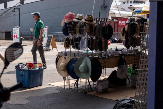 "KMSE KLM DEKLNE KARI GVENDE DEL"    Climate Central Bilimden Sorumlu Bakan Yardmcs Andrew Pershing, analize ilikin deerlendirmesinde, "Bu 12 aylk rekor, karbon kirliliinin krkledii bir kresel iklimden tam da beklediimiz ey. Gelecek yl da rekorlar krlmaya devam edecek, zellikle de byyen El Nino etkisini gstermeye balayp, milyarlarca insan olaand scaklklara maruz braktka." uyarsnda bulundu.