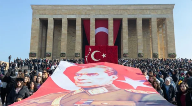 Byk nder'in ebedi istirahatgah 70 yldr, her gn yerli ve yabanclar tarafndan ziyaret ediliyor. Trkiye Cumhuriyeti'nin 100. ylnn kutland 29 Ekim gn Antkabir, 1 milyon 182 bin 425 ziyaretiyi arlayarak, bir rekor krd.