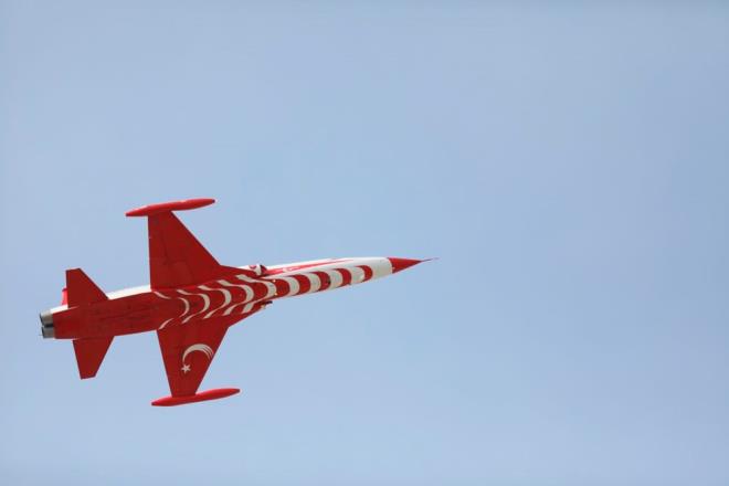 Kentin farkl noktalarndan uuu izleyen baz vatandalar gsteriyi telefonlaryla kaydetti.