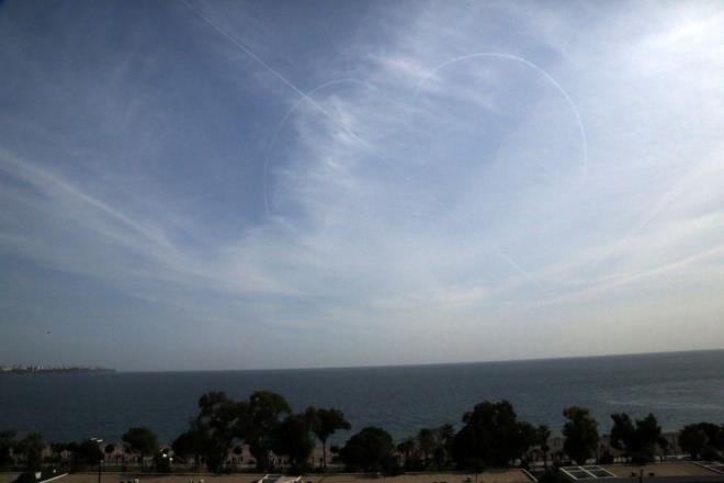 Trk Yldzlar?nn gsteri uuunda kalp izmesi izleyenleri heyecanlandrd.