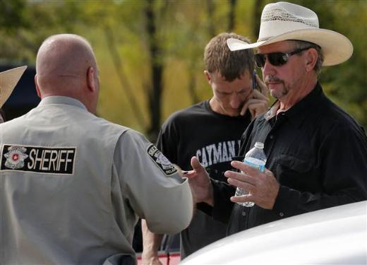 ABD'de eyalet polisi bir dal eitimi srasnda Oklahoma gln dibinden, iinde alt cesedin bulunduu iki paslanm ara kararak 40 yldan uzun sren gizemin zlmesini salad.