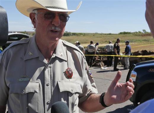 ABD'de eyalet polisi bir dal eitimi srasnda Oklahoma gln dibinden, iinde alt cesedin bulunduu iki paslanm ara kararak 40 yldan uzun sren gizemin zlmesini salad.