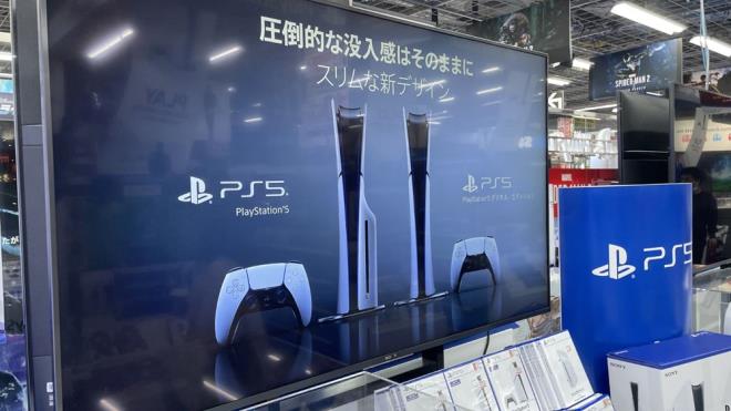 Disk srcsz model 59 bin 980 yen (395 dolar) ve ultra HD Blu-Ray disk srcl model 66 bin 980 yen (442 dolar) etiketle mterilerin beenisine sunuldu.