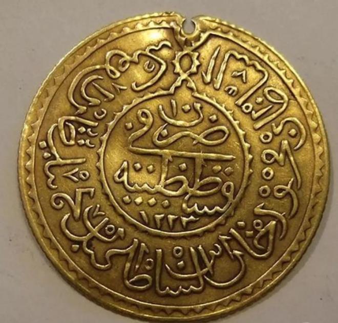 SULTAN    3,45 gram arlnda klasik Osmanl altn paras padiah II. Mehmed dneminde bastrld. Halk arasnda altn olarak da biliniyordu. Sultani II. Mahmud dnemine kadar kullanld.