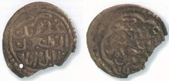 Bier , ?Osmanl'nn kurulu dneminde tarih yazcl 200 sene sonra balad iin, tarihiler Osmanl'nn o dnemini kara delik olarak ifade ediyor. Osmanl'nn kurulu dnemi ile ilgili tarihler incelendii zaman birok konunun ortada kald ya da tam olarak aydnlatlamad grlmektedir. Bugne kadar Osmanl'nn ilk parasnn 1326 ylnda Orhangazi tarafndan Bursa'da basldn biliyorduk, ta ki getiimiz gnlerde tarihi Hakan Ylmaz bir aratrmasnda Katar Doha'da bulunan slam Eserleri Mzesi'nde Osmangazi'ye ait 'Darphane-i Yeniehir' yazl, yani Yeniehir'deki bir darphanede baslan paray ortaya atana kadar. Bu para u anda Katar Doha'daki slam Eserleri Mzesi'nde sergileniyor. Osmanl'nn kurulu dnemini bize farkl bir ekilde aydnlatyor. Bu parann bulunmas ayn zamanda Yeniehir'in bakentliini, Yeniehir'de bir saray olduunu, saraya bal resmi kurumlarn olduunu ve darphanenin olduunu bize ak bir ekilde belirtmektedir? eklinde aklad.