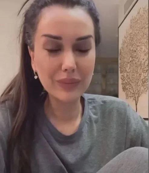 te o tarihten sonra dikkatleri zerine eken ve MASAK'n radarna giren Polat'tan 26 Eyll tarihinde nemli bir hamle geldi.  Daha nce kamuoyunda kulland hakaret ve sert tonda konumalaryla tepki eken Polat'n, MASAK'n inceleme talimat verdii gn, allmn dnda, olduka yumuak tonda sosyal medya paylamnda bulunmas dikkat ekmiti.  Polat, 26 Eyll'de gz yal bir ekilde ektii videoda, "Fakire, fukaraya destek olalm diye vakf kurduk, bir sr yaktrma yaptnz. Biz iimiz bandayz, bir sr irket sahibiyiz. Bu kadar irket sahibiyiz, bizim devletimize var ya boynumuz kldan ince bizim her eyimiz ok effaf. Bakn biz iimizin bandayz alnmzn akyla, aln teriyle alyoruz. Devletini, vatann ok seven bir aileyiz biz. Biz ok seven bir aileyiz" ifadelerini kullanmt.