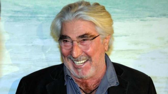 Dizinin galasnda olduka heyecanl olan zyaclar, ?Hayatm alt st oldu 3 ay. ahsiyet?ten bir teklif geldi. Hakan Gnday?n senaryosu geldi ve arpldm. Ondan sonra bir sanclar balad bende. Ne yapacam, ne edeceim diye. Halukuum zaten ilk sezonda dktrm, ne yapacam olum ben dedim. Biz Onur?la (Saylak) 2 saat konutuk. Beni rahatlatt, hi merak etme dedi. Gece uyumamalar balad. Sa olsun bana ok yardmc oldu? dedi.