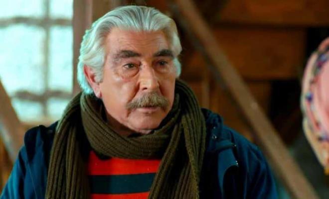 Bir de ben sadece tiyatro oyunlarnn prmiyerlerinde bir barsak enfeksiyonu geiririm. Heyecandan 3 gndr ayn hastalktaym. lk defa bir dizide yayorum. Rportaj yaparken  drt be defa msaade isteyeceim durum zaten kt. Siz rahatlayn, bir de ben rahatlayaym?? diye konutu.