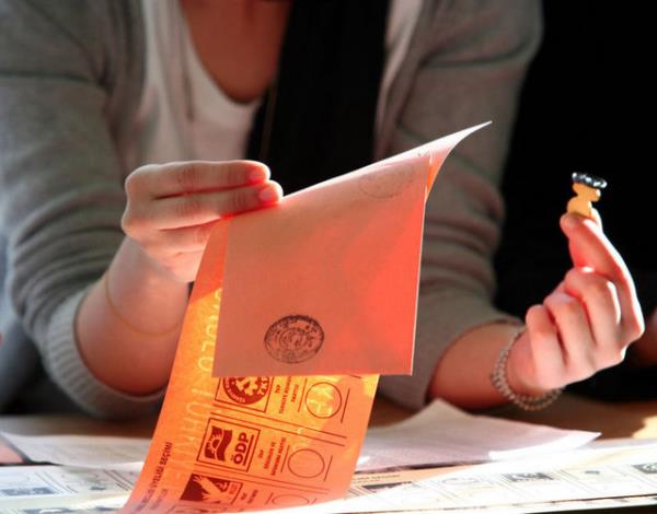 Milletvekili ounluu nedeniyle AK Parti'nin, nmzdeki yl alaca Hazine yardmnn 90 milyon lira dolaynda olaca tahmin ediliyor.