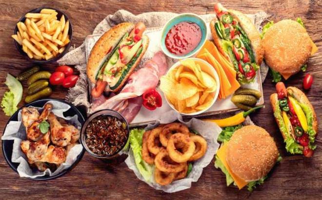 zellikle hamburger, pizza gibi iinde ne olduu belli olmayan, besin deeri dk fast foodlarn hzla yaygnlat bir dnyada milli deerimiz olan lahmacuna ynelelim.