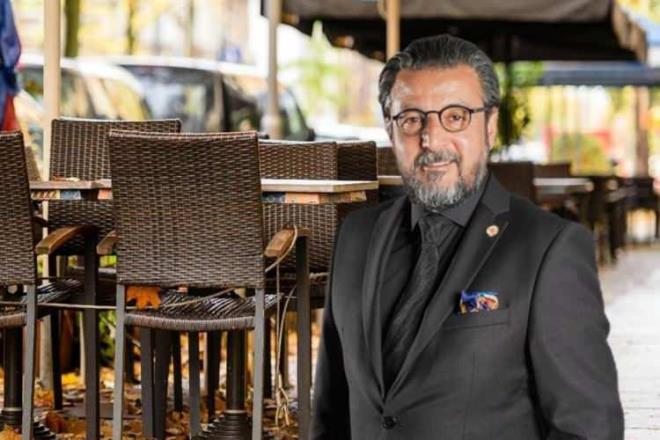 Bu anlamda Trk mutfa aslnda envai eit fast foodu iinde barndran byk bir hazinedir. rnein; ana yemeklerimizden ili kfte, dner, lahmacun, kebap, zgara kfte, ekmek aras kfte, pide, drm eitleri; hamur ilerimizden gzleme, simit, erite, mant; tatllarmzdan kadayf, baklava, katmer; ieceklerimizden Trk kahvesi, mrra, erbetlerimiz ve benzer yzlerce rnmz hzl bir ekilde servis edilebilecek rnlerdir. Alternatif deildir, her biri dnyaca nl tm fast foodlarn atasdr aslnda.