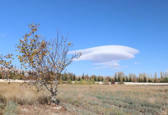 Nide semalarnda mercek bulutu grld.  Gkyznde oluan ok katmanl mercek bulutu, bir mddet sonra dald.