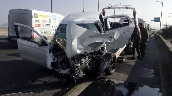 te yandan, hafif ticari aracn ters ynde ilerlerken baka aracn kamerasna yansyan grntleri ortaya kt.