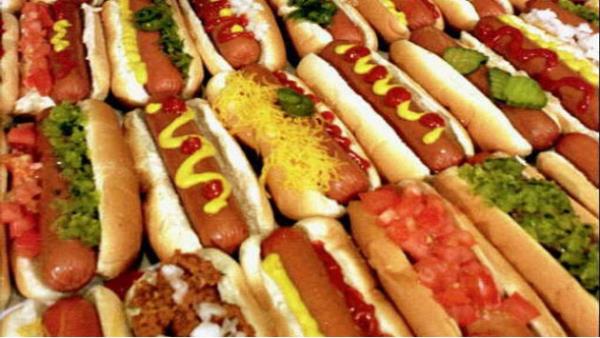 Sosisli Yeme Yarmas. Rekor 12 dakikada 66 sosisli