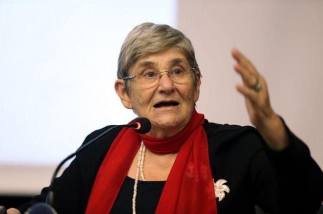 Her frsatta fazla kilonun zararlarndan bahseden Karatay, doal beslenmenin nemini vurguluyor.