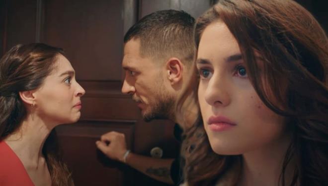 NCLA, NAZ'DAN SAKLANDI    Sakla Beni son blmde; Mete'nin kapy amaya geleceini duyan ncila, dolabn arkasna saklanrken Naz ieri girdi.    Naz, Mete'nin evde yalnz olduuna inanmasa da onunla birlikte evden kt. Bu srada ncila da odada kilitli kald iin gemii hatrlad.