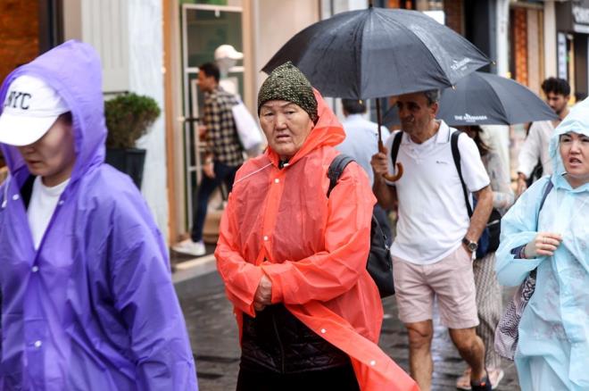 GNEYDOU ANADOLU    Paral ve ok bulutlu, Siirt evrelerinin aralkl yamur ve saanak yal geecei tahmin ediliyor.    DYARBAKIR C, 18C  Paral ve ok bulutlu    GAZANTEP C, 18C  Paral ve ok bulutlu    SRT C, 15C  Paral ok bulutlu, aralkl yamur ve saanak yal    ANLIURFA C, 19C  Paral ve ok bulutlu