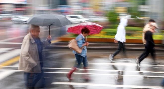  ANADOLU    Paral ve az bulutlu geecei tahmin ediliyor.    ANKARA C, 11C  Paral ve az bulutlu    ANKIRI C, 11C  Paral bulutlu    ESKEHR C, 10C  Paral ve az bulutlu    KONYA C, 12C  Paral ve az bulutlu