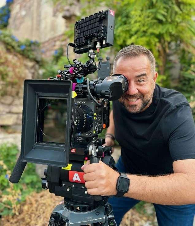 Netflix'te yaynlanacak dizinin hazrlklar srerken, Ata Demirer verdii kilolarla sosyal medyann gndeminde.