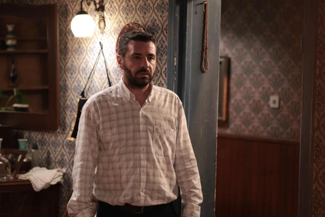 TAHR'DEN BABASINA DESTEK<p>  Babasn sakinletirmeye alan Tahir ise "mer ok biliyor, sylesin madem karsna ii brak, evde otur" dedi. Bunun zerine Reat da "Senin kadnlarla ne derdin var? Yok okumasnlar yok almasnlar... Yeter" dedi.<p>    Sergiden dnen Gamze ise yolda mer'i grp neler olduunu rendi. kili durum deerlendirmesi yapp Nisa'ya gitti.