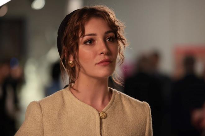 ULE, MER'N RESMN ZD<p>  Kardei ule'yi merak edip yanna giden Nevzat ise onun mer'i resmettiini grnce, ule'yi kendisini harap etmemesi iin uyard.